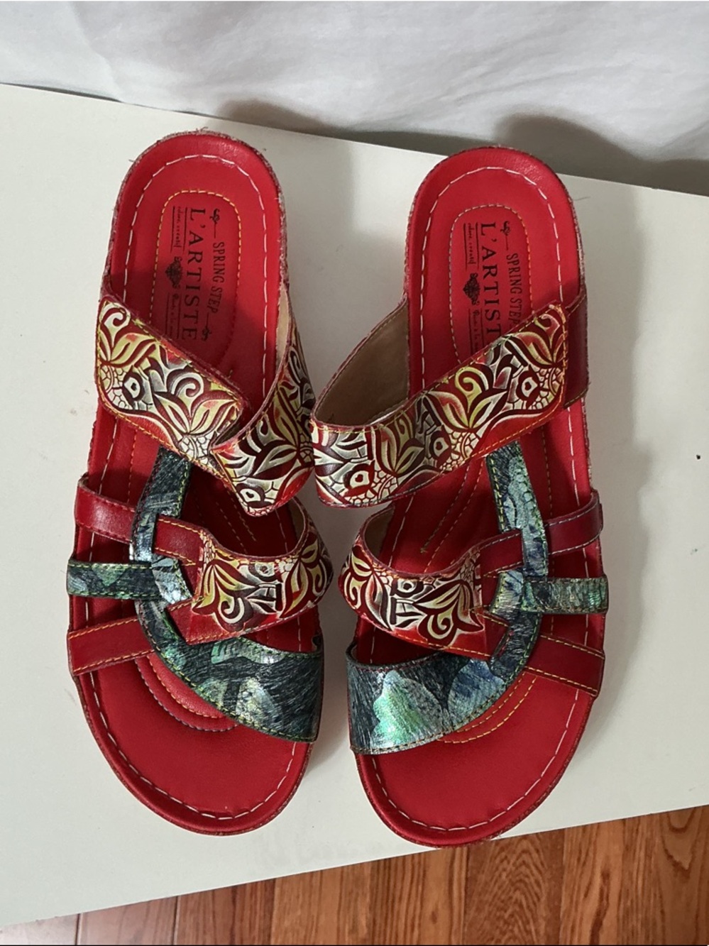 L'Artiste Red Leather Slide Sandals with Teal Accents